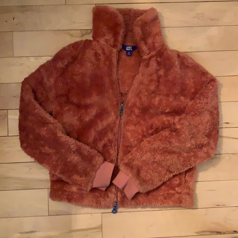 Beautiful condition, beautiful color! Furry, cozy jacket